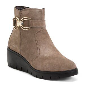 ENVAL SOFT Made In Italy Suede Wedge Booties